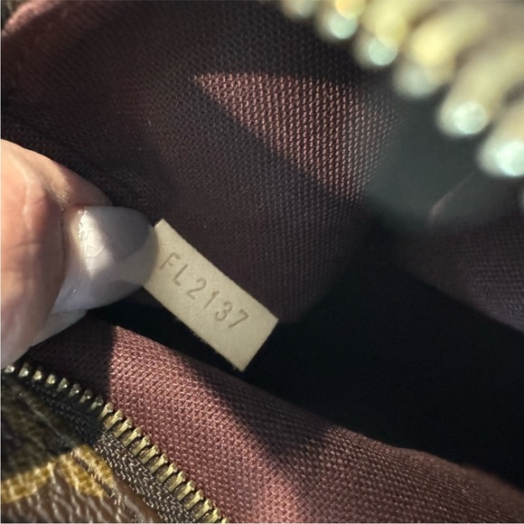 📌SOLD📌 Authentic Louis Vuitton Lena MM bag. - Picture 12 of 16